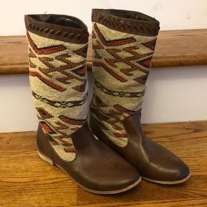 💥Wanted brand, Nava embroidered boots. Size 8